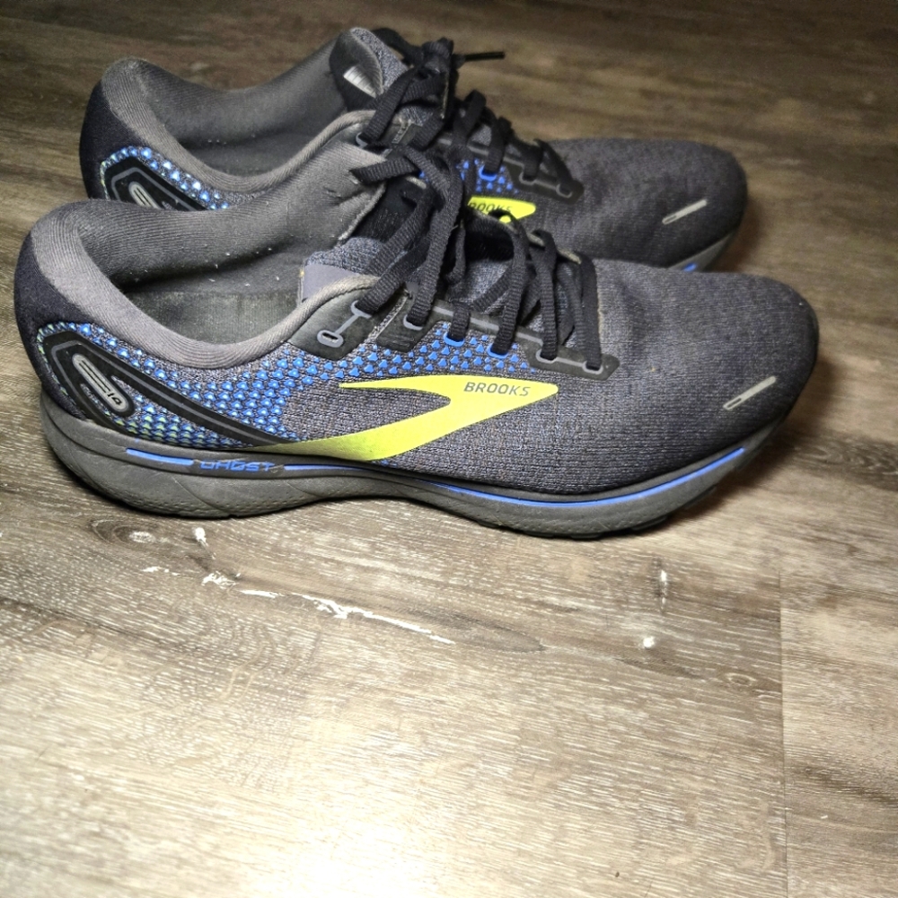 Brooks Running Shoes Black Blue Yellow Ghost 14 Mens size 14 guc
